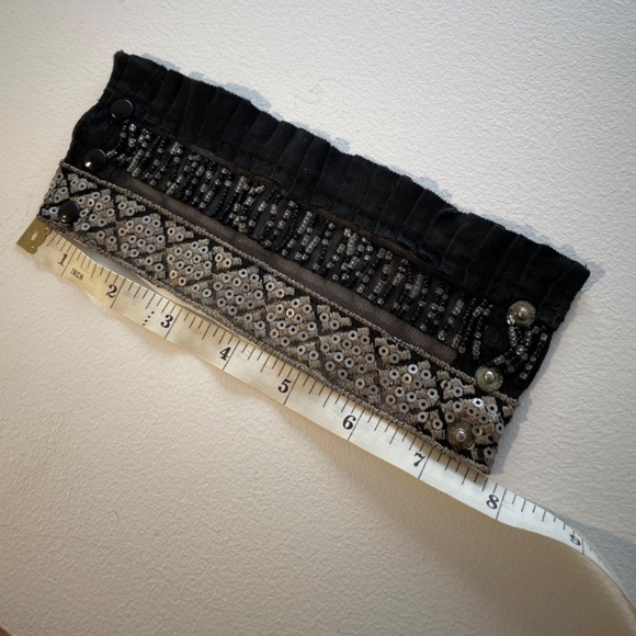 Stylized lace bracelet, black, unique, victorian or gothic style. - Picture 11 of 11